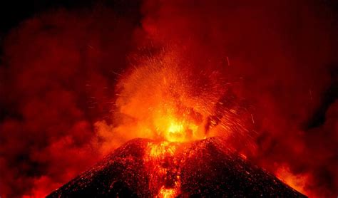 world s largest chain of volcanoes discovered in australia viralcocktail viral news viral