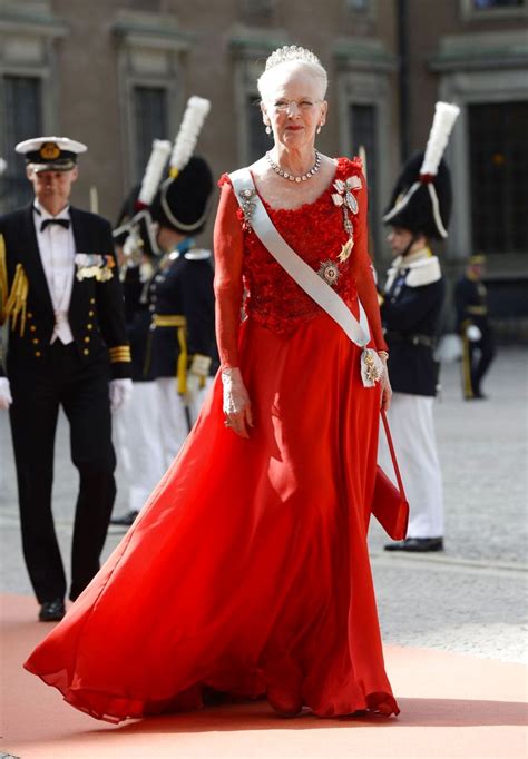 norge sviner dronning margrethes rode kjole bt royale wwwbtdk