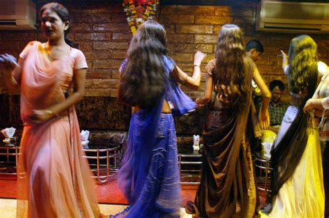 కరోనా దెబ్బకు సెక్స్ వర్కర్ల కీలక నిర్ణయం sex workers