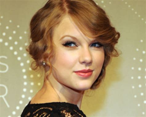 Taylor Swift To Be Swept Away On Romantic Valentine’s Day Vacation