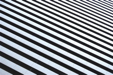 garis garis miring tekstur garis black  white striped floor