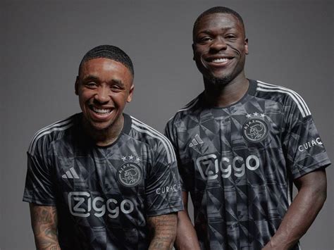ajax presenteert derde tenue met diamantenpatroon voor het seizoen  nederlands voetbal