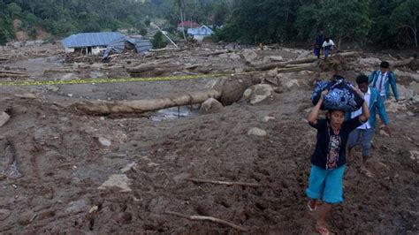kemensos salurkan bantuan korban banjir solok selatan rp   terasid