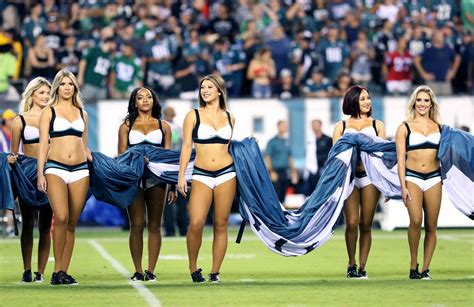 Eagles Cheerleaders All Smiles In Win Vs Falcons Photos
