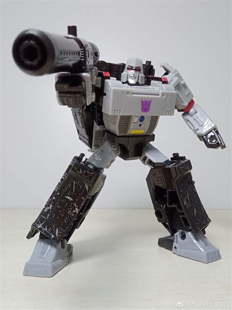 transformers earthrise voyager class megatron  hand images