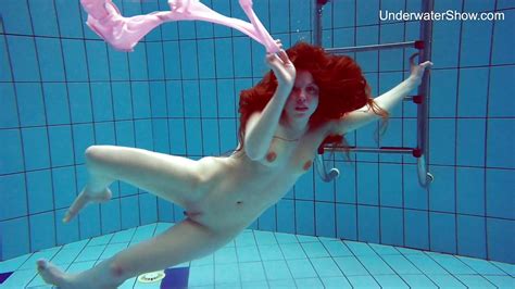 Redhead Simonna Showing Her Body Underwater Porntube