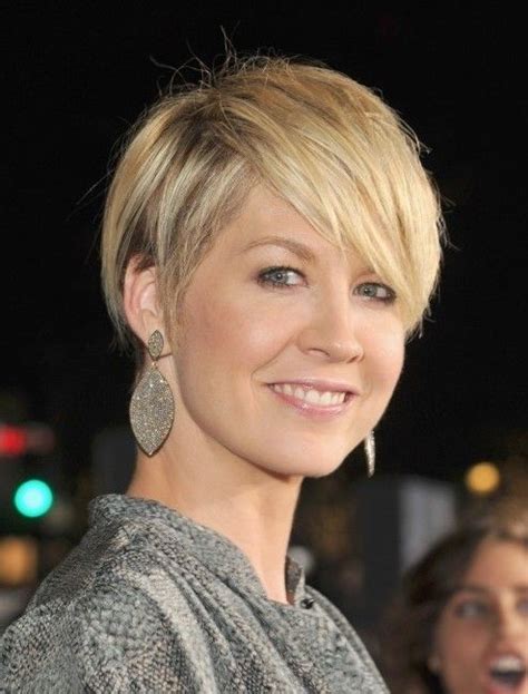 short blonde hairstyles over 40