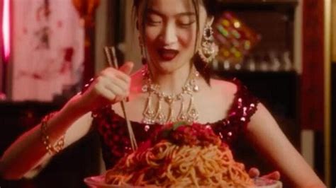 Chinese Model In Dolce And Gabbana Ad Says Sorry For