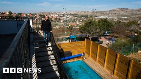 airbnb israeli uproar  firm bars west bank settlements