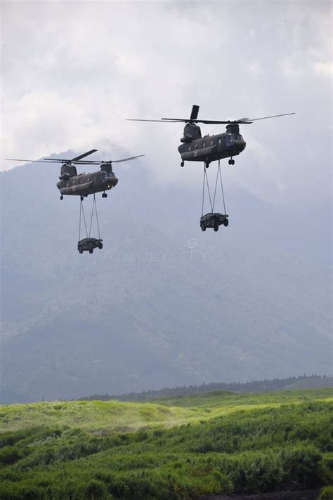 helicopters transporting cars stock photo image  strategy hmmwv