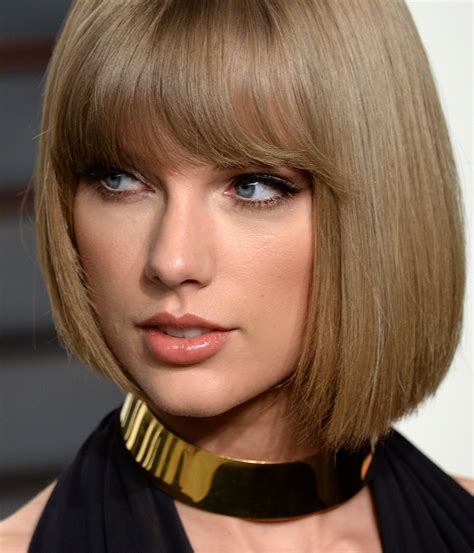 Taylor Swift Debuts A New Surprised Face After Winning Song Of The Year