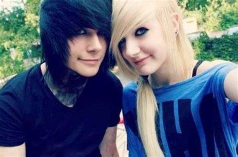 Pin On Adorable Emo Couples ∩ ∩