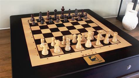op dit magische schaakbord bewegen de stukken vanzelf fhm