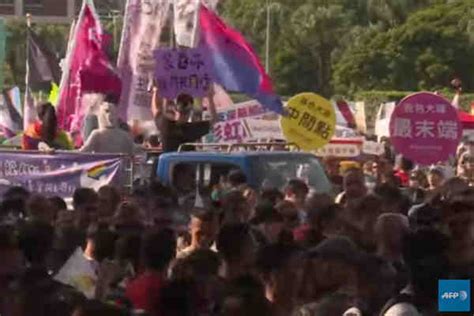 thousands march in taiwan lgbt pride parade ahead of vote