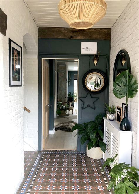 inspiring small hallway ideas   alteration finds small entrance halls small