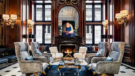 luxury hotel  downtown chicago  blackstone stunning interiors