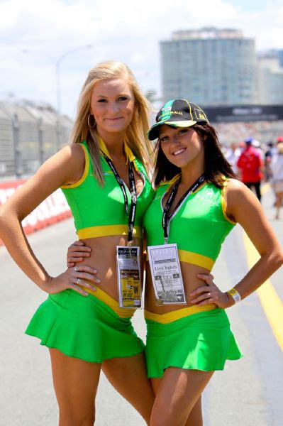 grid girls the no 1 highlight of formula one racing by far 101 pics