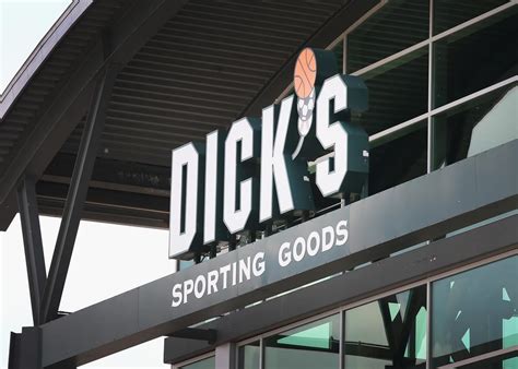 As Sporting Goods Stores Close Dick S Sporting Goods Gets