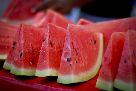 health benefits  watermelon     perfect summer fruit lifehack