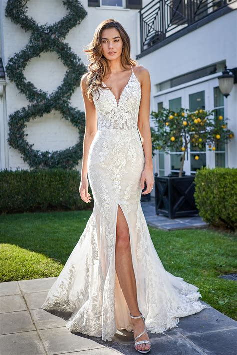 F221058 Sexy Rustic Slim Gown With Front Slit And Diamond Shape Back