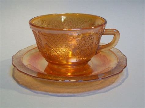Set Of 4 Tea Cup And Saucer In The Iridescent Marigold Normandie