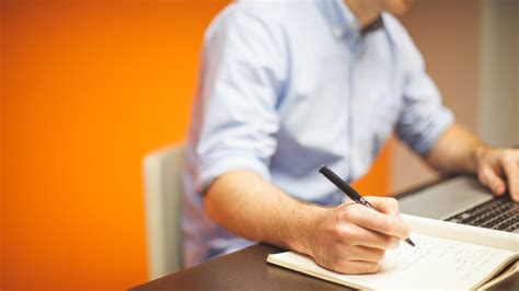write  pitch  job seekers essay   writing idea