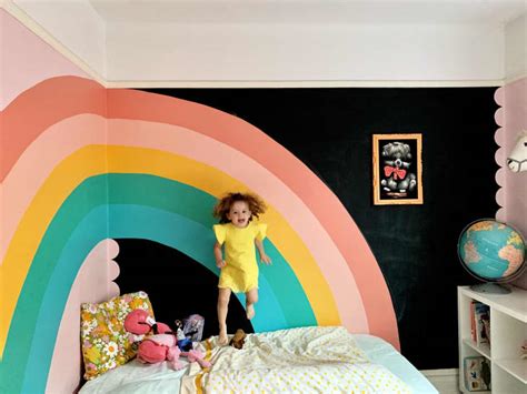 heres   created  spectacular  rainbow mural   daughters