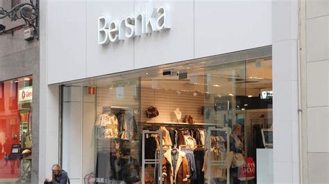 asi es la coleccion de bershka  arrasa en ventas  redes
