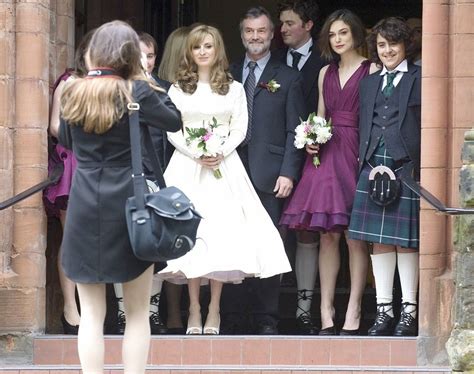 foto keira knightley jadi pendamping pengantin di pernikahan saudaranya