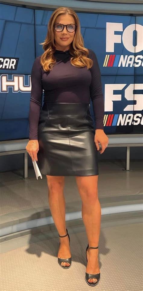 milfs in leather 8️⃣k on twitter wow she s amazing