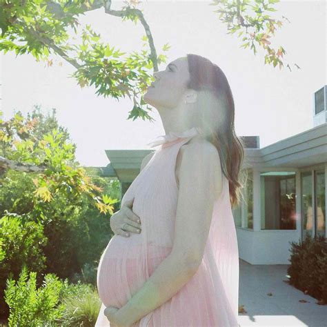 Mandy Moore Jokes She S Still Pregnant