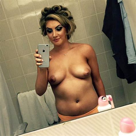 Isabel Hodgins Nude Leaked Private Pics — Emmerdale Star Showed Her