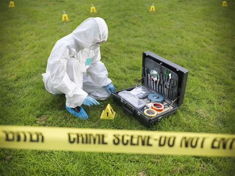 How To Become A Crime Lab Technician