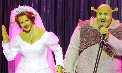 Shrek The Musical Starring Amanda Holden Behind The Scenes Daily