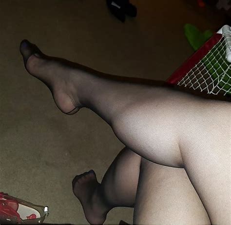 crossed legs selfies 10 pics