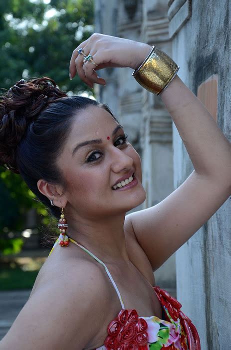 sexy actress gallery sonia agarwal unseen hot pics