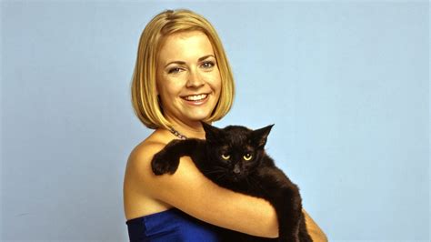 Sabrina The Teenage Witch Is Back See 1st Pic From The Netflix