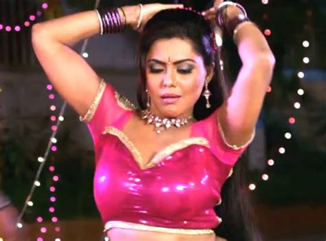 see the picture of hot actress of bhojpuri movie
