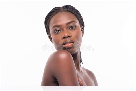Ritratto Alto Vicino Di Bellezza Di Bella Donna Mezzo Nuda Africana Che