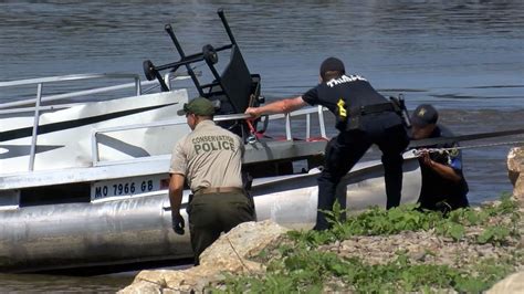 two women killed in pontoon boat crash on mississippi river