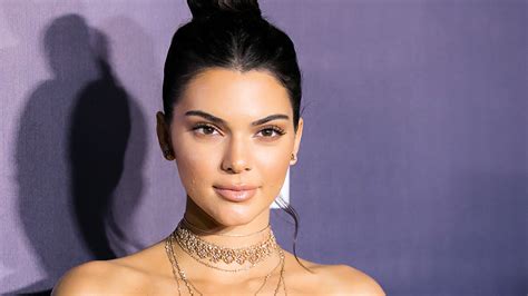 kendall jenner takes the crown as the highest paid model in 2017 the