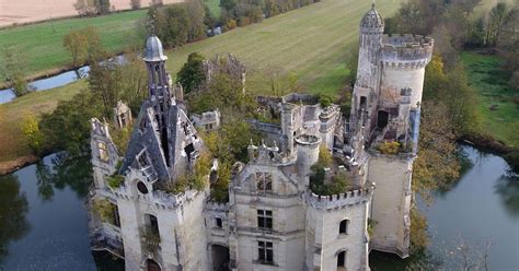 8 000 crowdfund to buy old french castle together