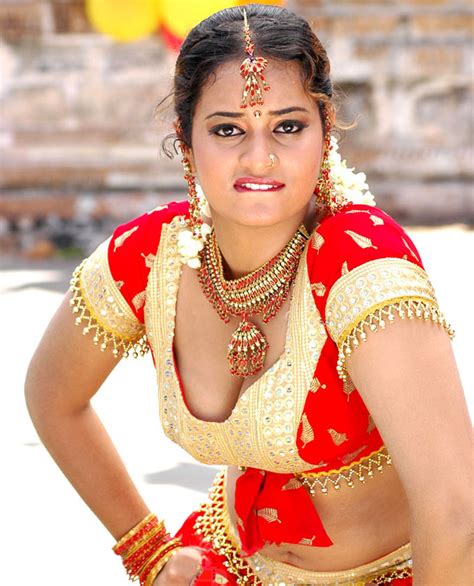 South Indian Masala Actress Suja Exposing Clevage And