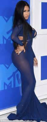 Nicki Minaj Goes Underwear Free In Blue Dress At Mtv Vmas