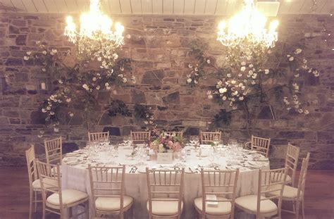 oval top table   vintage feel oval top table wedding