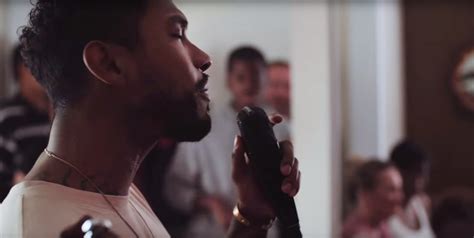 Watch Miguel Highlight Struggling Renters Issues With Acoustic Set