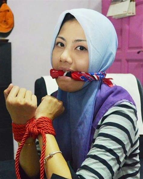 pin by ardi erif on bungkem in 2020 gagged scarf hairstyles hijab
