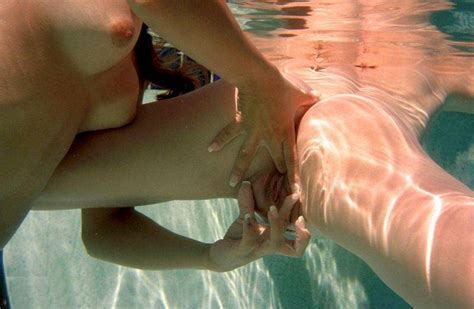 kumpulan foto cewek cewek cantik mandi telanjang