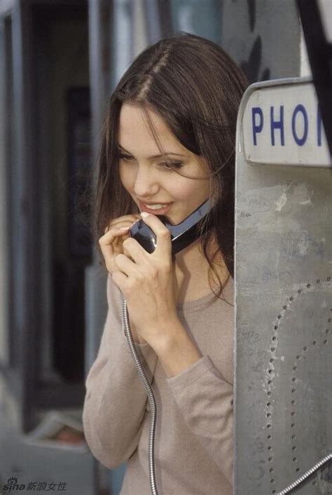 Ảnh Thời Thanh Xuân Cực Hiếm Của Nữ Minh Tinh Angelina Jolie