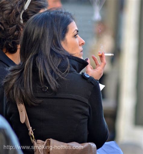 December 2011 – Smoking Hotties